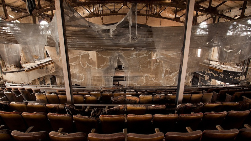 Illustration for article titled Gorgeous Old Movie Theaters That Have Fallen Into Ruin